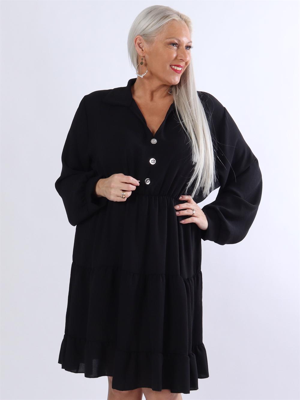 Slavia - Kjole med sølv knapper og elastik i taljen